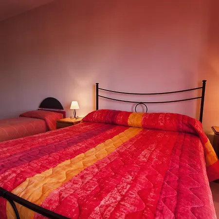 Joanne Oda ve Kahvaltı Canicattini Bagni